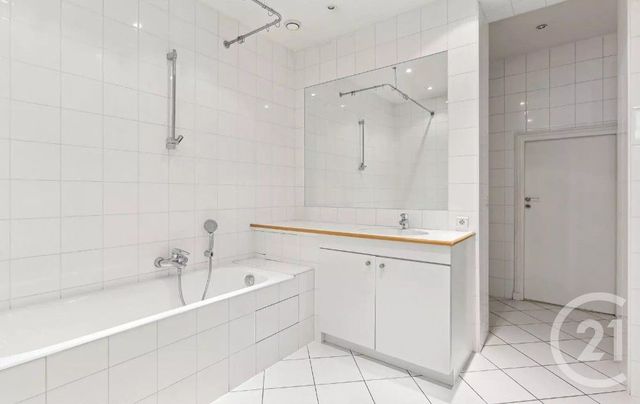 Afficher la photo en grand Appartement F2 à vendre - 2 pièces - 73 m2 - Paris - 75008 - ILE-DE-FRANCE