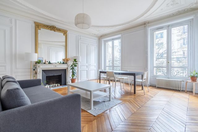 - PARIS - 
