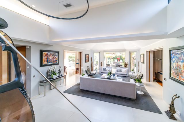 Afficher la photo en grand Appartement à vendre - 7 pièces - 425 m2 - Paris - 75016 - ILE-DE-FRANCE