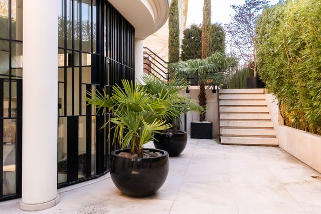 Afficher la photo en grand Appartement à vendre - 7 pièces - 425 m2 - Paris - 75016 - ILE-DE-FRANCE