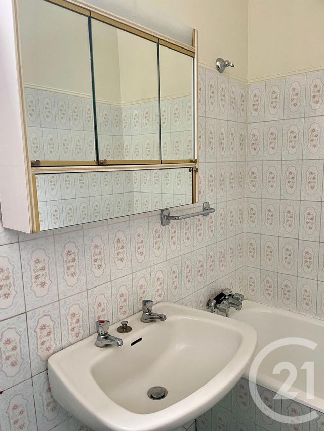 Appartement F3 &agrave; louer - 3 pi&egrave;ces - 48,10 m2 - Paris - 75008 - ILE-DE-FRANCE
