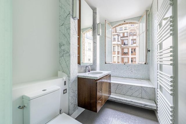 Appartement F5 &agrave; louer - 5 pi&egrave;ces - 174,01 m2 - Paris - 75007 - ILE-DE-FRANCE
